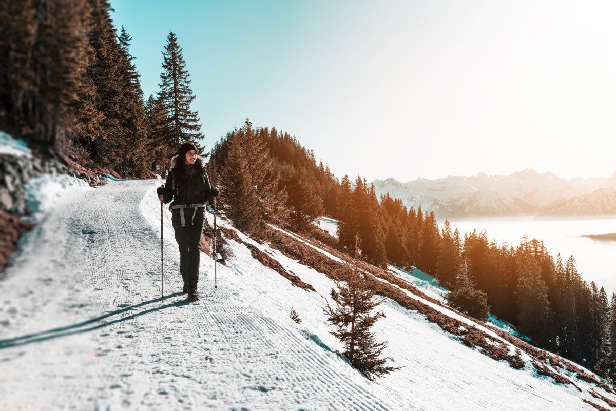 How to Dress for Hiking in the Winter